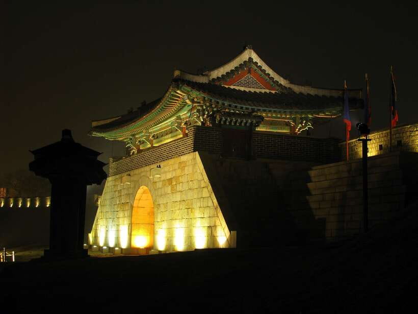 From Seoul: Suwon Hwaseong Fortress Night Tour - Haengnidan-gil, hanoks, cafes, and screen locations