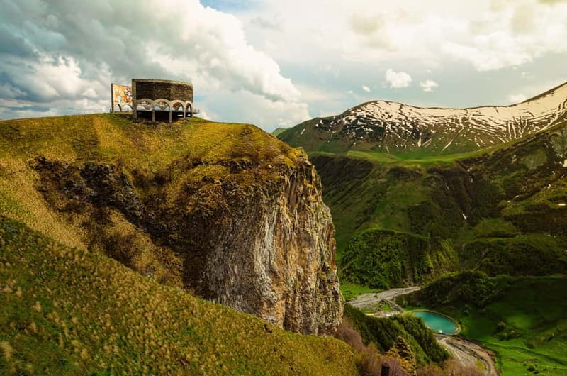From Tbilisi: Ananuri Fortress and Kazbegi Day Trip - The guides and driving can shape the day