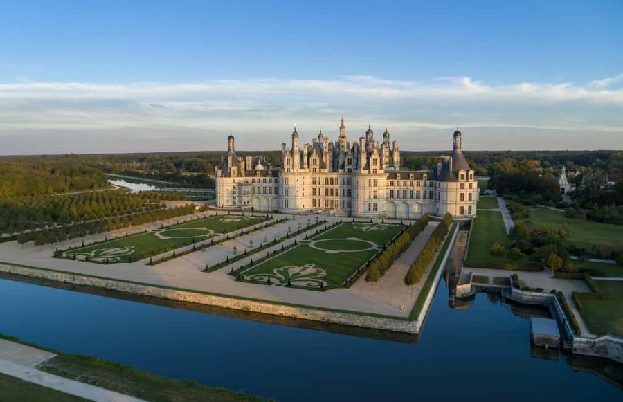 From Tours/Amboise: Chenonceau & Chambord Chateaux Day Trip - Why this pairing works so well
