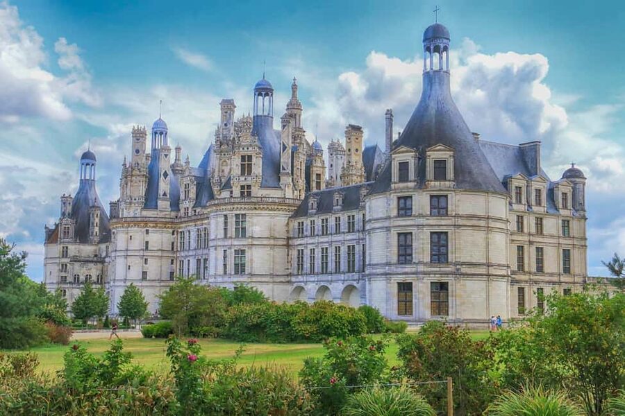 From Tours/Amboise: Chenonceau & Chambord Chateaux Day Trip - Chenonceau: a château built over water