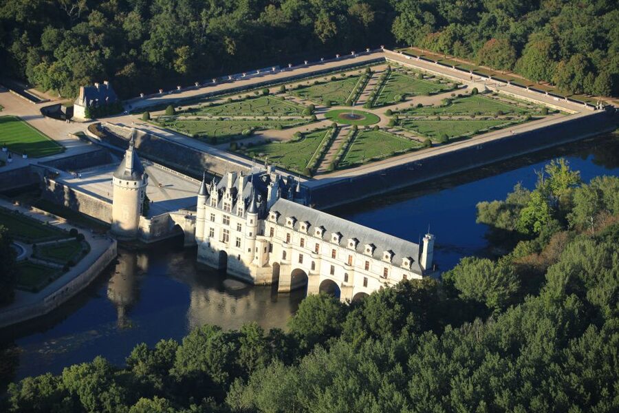 From Tours: Small Group Half Day Trip to Chenonceau Castle - Entering the Château des Dames