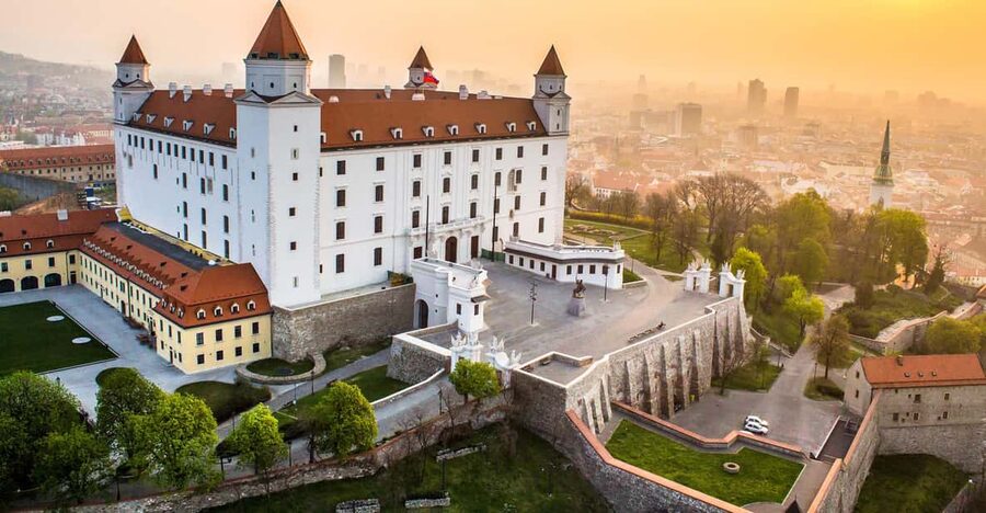 From Vienna: Bratislava with Local Guide, Castle & UFO Views - Why Bratislava works as a Vienna day trip