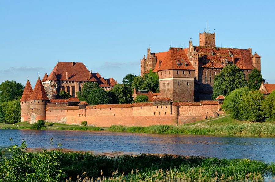 From Warsaw: Tour to Malbork Castle and Gdansk or Sopot - How the small group changes the experience