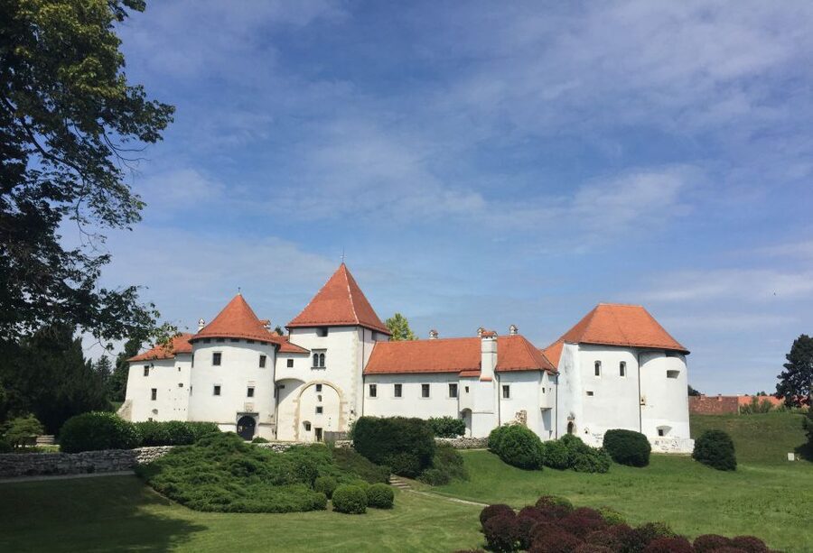 From Zagreb: Varazdin Baroque Town & Trakoscan Castle - Who should book this day trip?