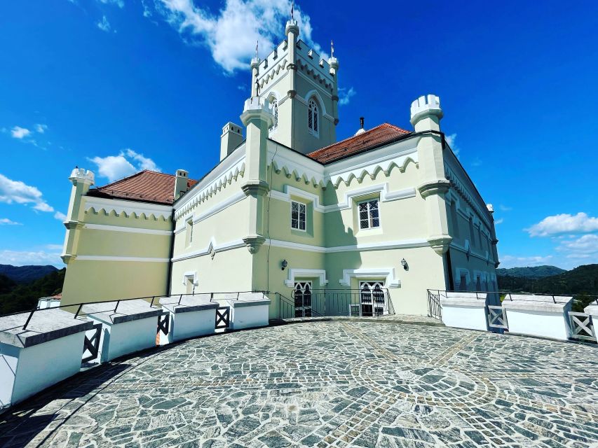 From Zagreb: Varazdin Baroque Town & Trakoscan Castle - Meeting your guide at Zrinjevac