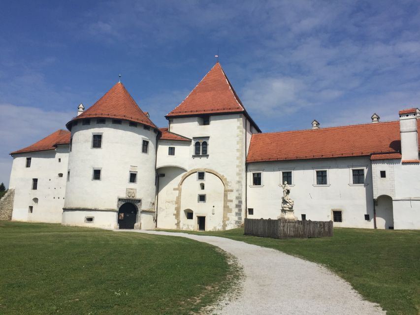 From Zagreb: Varazdin Baroque Town & Trakoscan Castle - Driving through northern Croatia to Trakošćan