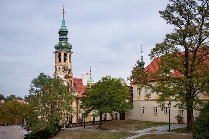 Full-Day Prague Tour with Prague Castle, Lunch and Vltava Cruise - Key points to know before you book