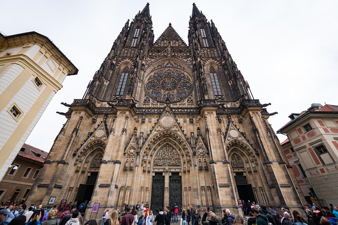 Full-Day Prague Tour with Prague Castle, Lunch and Vltava Cruise - Prague Castle, courtyards, and the noon guard change