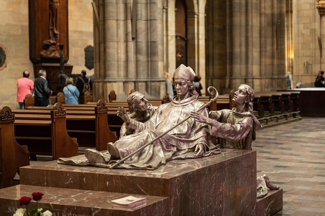 Full-Day Prague Tour with Prague Castle, Lunch and Vltava Cruise - Paris Street and the Jewish Quarter