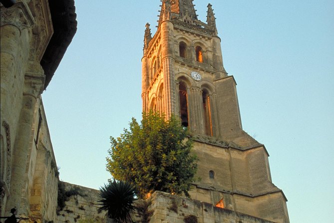Full-day Saint-Emilion: Village, Undergrounds and Châteaux - Two hours to explore the village