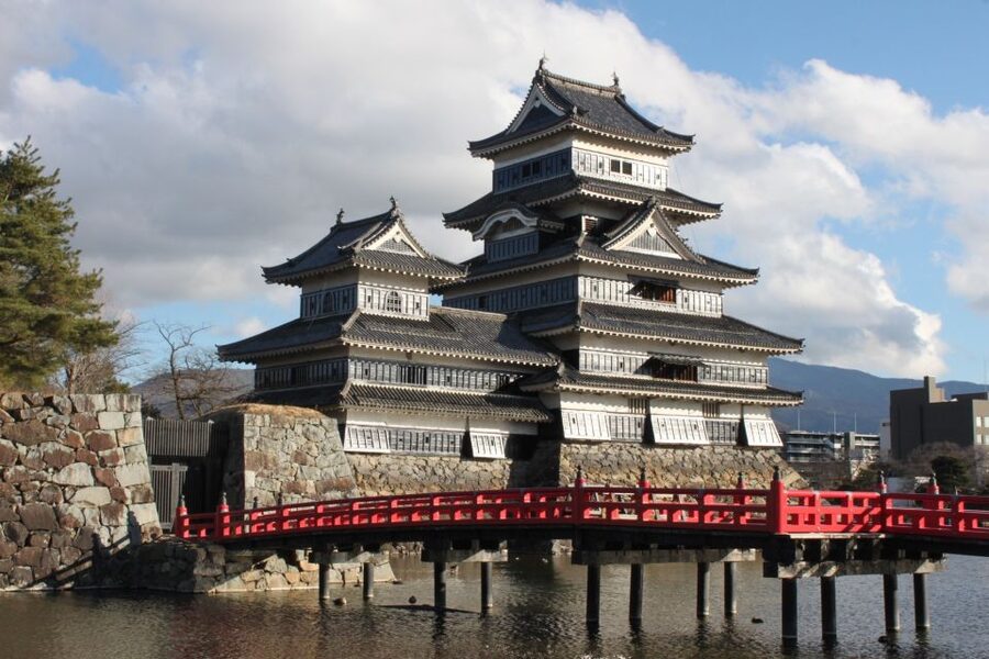 Full-Day Tour: Matsumoto Castle & Kamikochi Alpine Valley - Guides, Coaches, and Group Feel