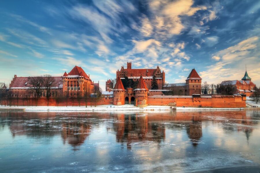 Gdansk: Malbork Castle Regular Tour - Entering the castle and meeting your guide