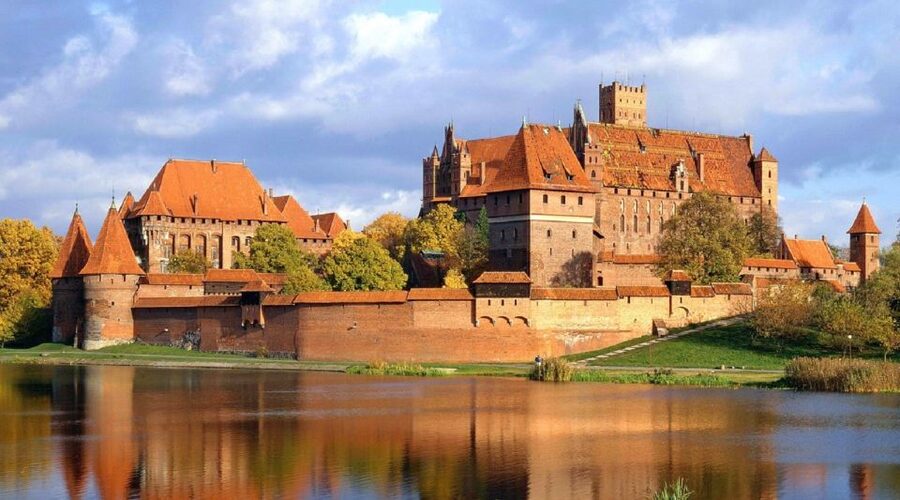 Gdansk: Malbork Castle & Westerplatte Tour with Local Lunch - Why this seven-hour route works