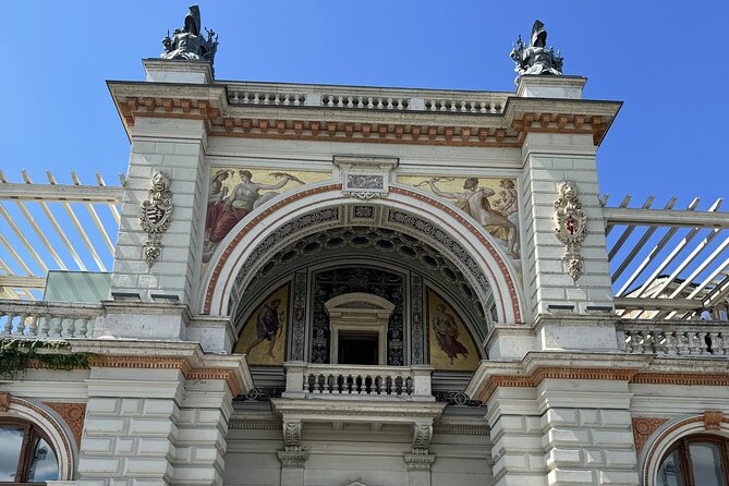 Gems of the Budapest Castle District Walking Tour - Revolution, secret streets, and modern government