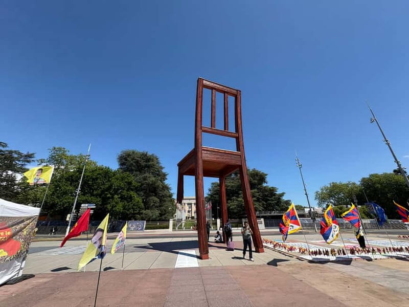 Geneva guided tour: capital of peace with the UN - A quieter pause in Ariana Park