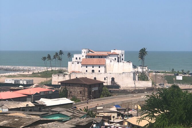 Ghana Private Historic Tour through Castles and Nature - The early start, vehicle, and full-day rhythm