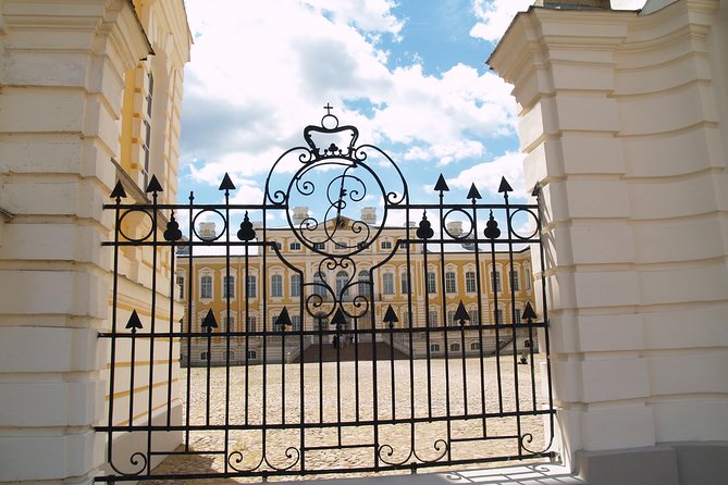 Group Day trip to Rundale Palace, Hill of Crosses & Bauska Castle - Who should book this day trip?