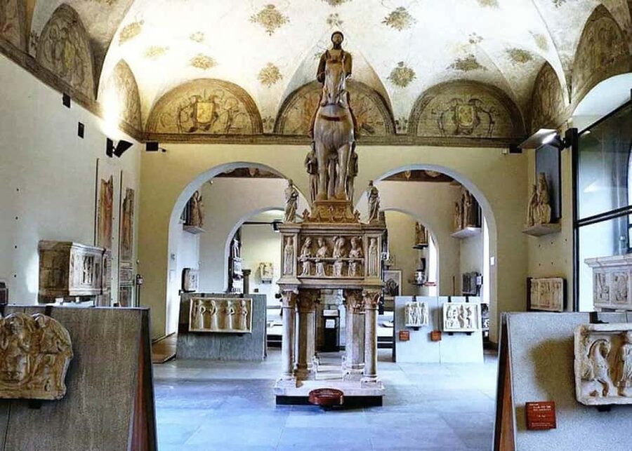 Guided Tour: Discover Sforza Castle and Michelangelo's Art - Inside the castle: power before paintings