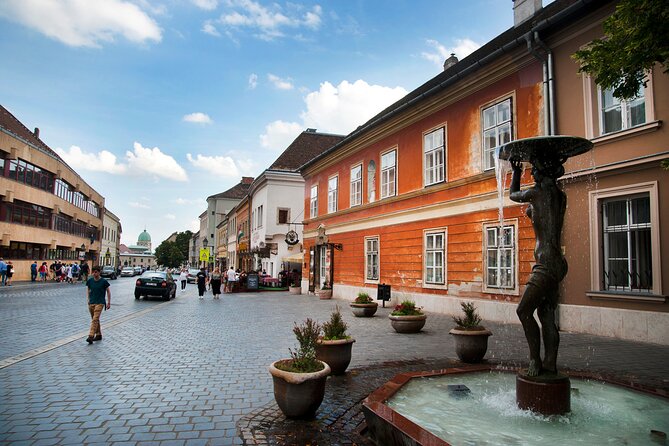 Guided Tour in Budapest Castle District - Matthias Church and the extra interior visit