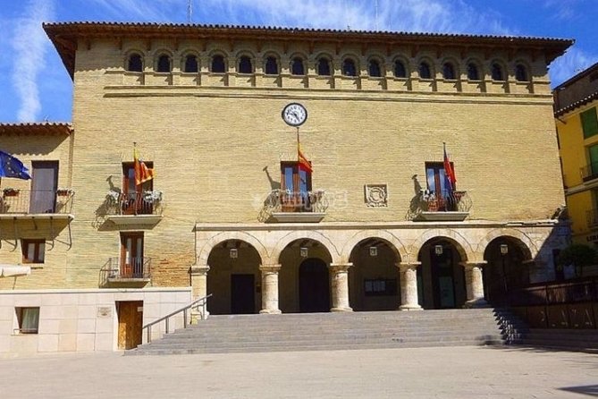 Guided tour of Monzón and the castle 3h. - Starting at the music conservatory and walking into the old town