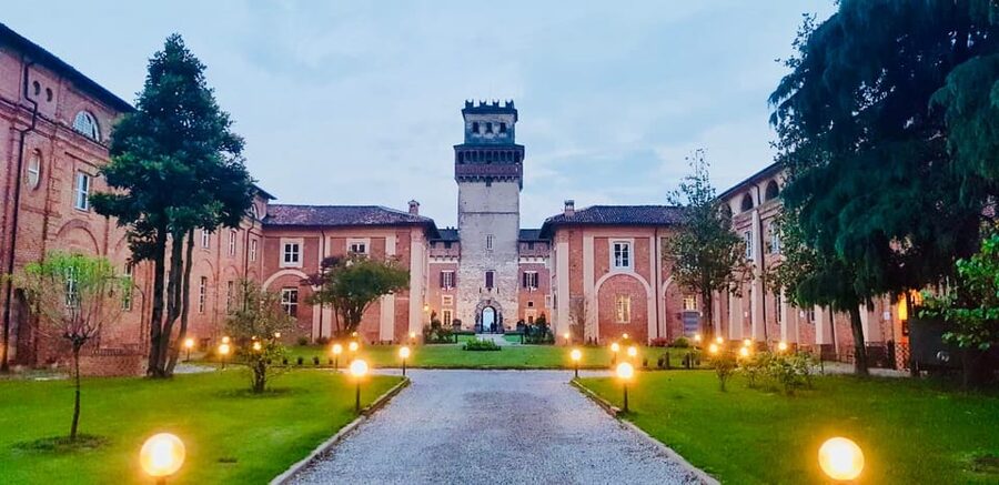 Guided tour of the Castle of Chignolo Po - Starting at the ticket office