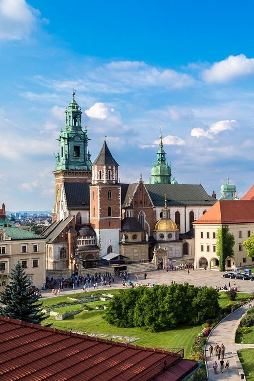 Guided Tour of the Wawel Castle & Cathedral in Cracow - Descending into the royal crypts