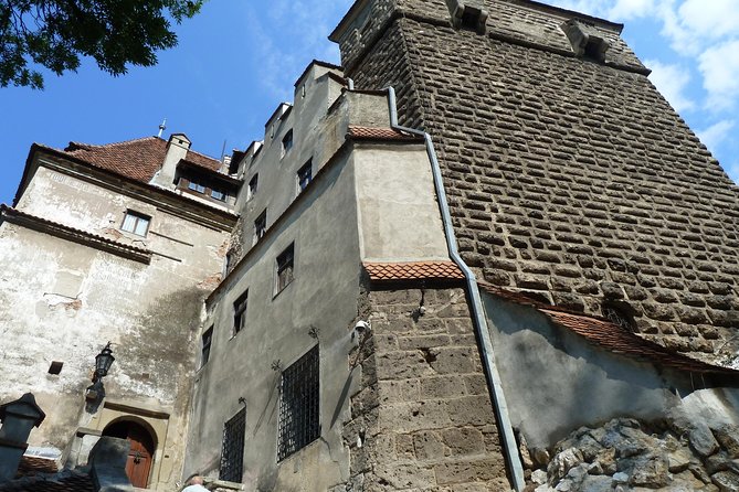 Guided visit in Spanish to the Castle of Dracula in Bran (native Spanish guide). - What the $48.16 price means