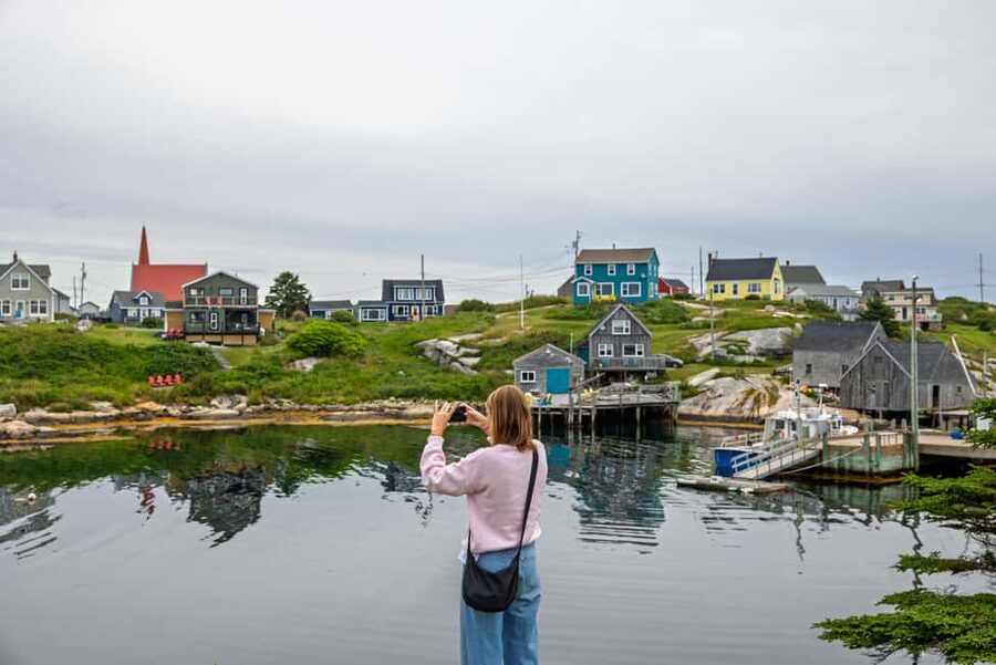 Halifax: Peggy's Cove, Citadel and Titanic Cemetery Tour - A four-hour introduction to Halifax and Nova Scotia