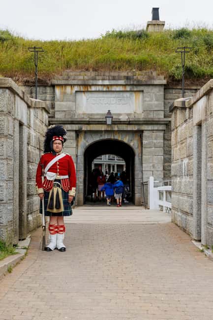 Halifax: Peggy's Cove, Citadel and Titanic Cemetery Tour - Peggy’s Cove lighthouse and shoreline