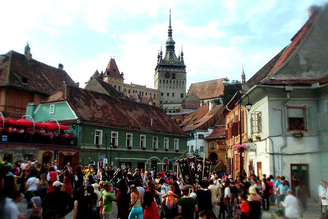 Halloween tour with 2 Halloween parties one at Bran Castle - Who should book this experience?