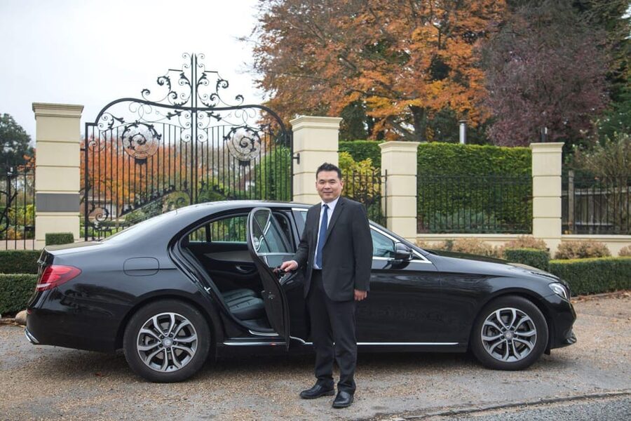 Hampton Court Palace and Windsor Castle Private Car Tour - Windsor Castle and the British royal family