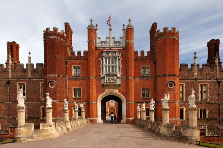 Hampton Court Palace and Windsor Castle Private Car Tour - Who should book this day?