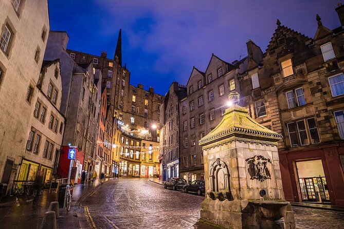 Harry Potter Tour & Edinburgh Castle Visit - Edinburgh Castle from below, then from within