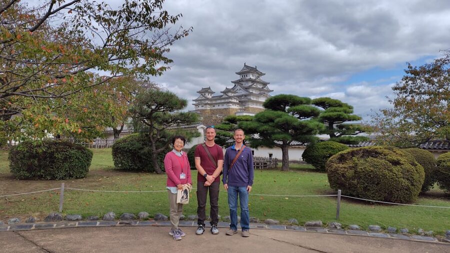 Himeji: Express Guided Tour of Himeji Castle in 90 Minutes - What the guides add to the experience