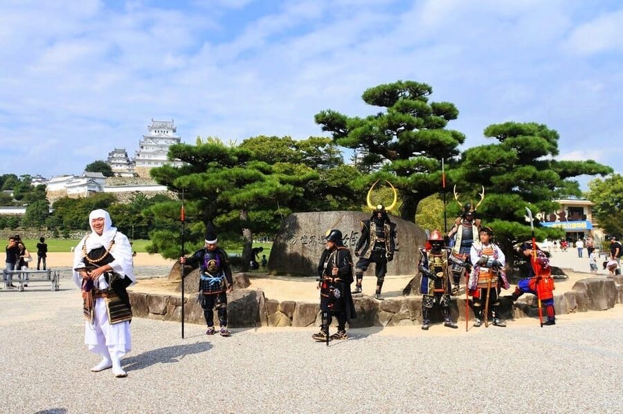 Himeji: Express Guided Tour of Himeji Castle in 90 Minutes - Is $107 per person fair value?