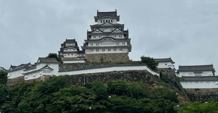 Himeji: Guided Tour of Himeji Castle & Cozy Engyoji Temple - Himeji Castle and its six-storied tower