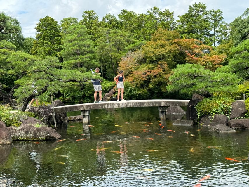 Himeji: Himeji Castle & Kokoen Garden 3.5-Hour Guided Tour - Meeting your guide at JR Himeji Station