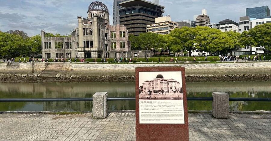 Hiroshima; Hiroshima Peace Memorial Museum and Castle Tour - One hour inside the Peace Memorial Museum
