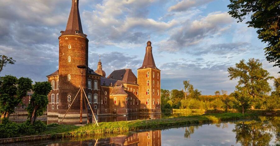 Hoensbroek: Entry Ticket to Hoensbroek Castle - The ballroom and 18th-century decoration