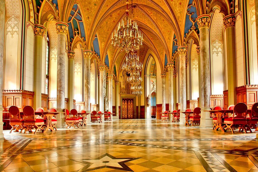 Hohenzollern Castle: Full-Day Tour from Frankfurt - First sight of Hohenzollern Castle on its mountain peak