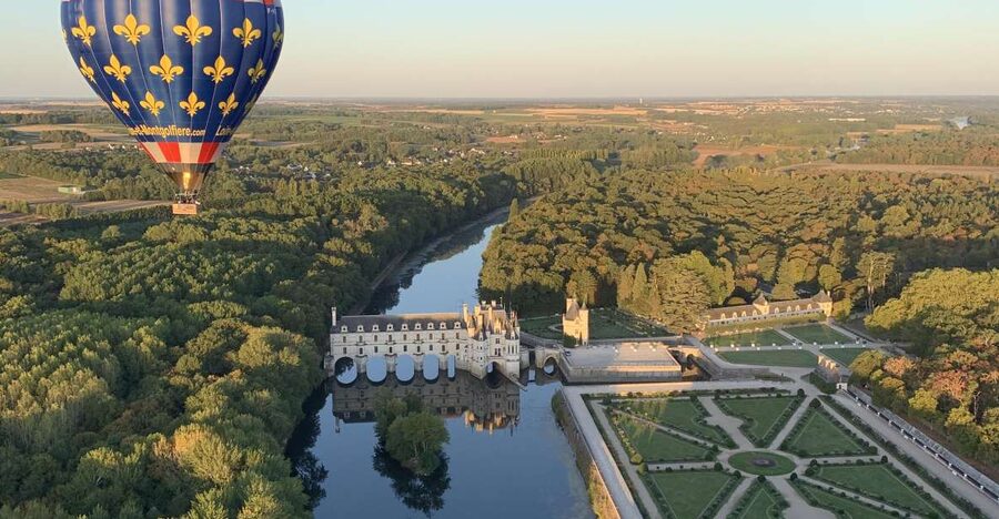 Hot Air Balloon Flight above the Castle of Chenonceau - Preparing the Balloon and Hearing the Safety Briefing