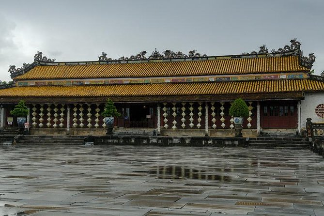 Hue City and The Citadel via Hai Van Pass Daily Small Group Tour - Lunch with Vietnamese dishes