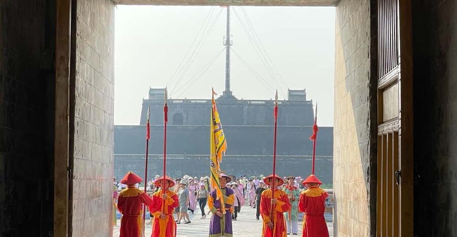Hue Imperial City Walking Tour: Citadel & Forbidden City - Why a guide helps inside Hue Imperial City