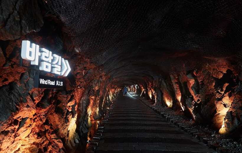 Hwaseong Fortress+Gwangmyeong Cave+Starfield Library Tour - Starfield Library and the modern Korean pause