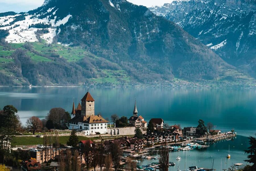 Interlaken: Lake Thun Castles Tour with Entry Tickets - What the guide adds to the experience