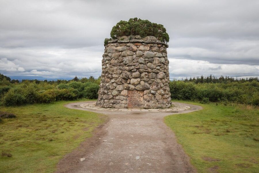 Inverness: Loch Ness Cruise, Castle, and Outlander Tour - The key points at a glance