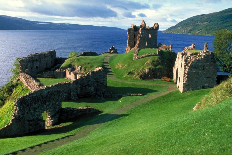 Inverness: Loch Ness Cruise, Castle, and Outlander Tour - Urquhart Castle and its 70-minute visit
