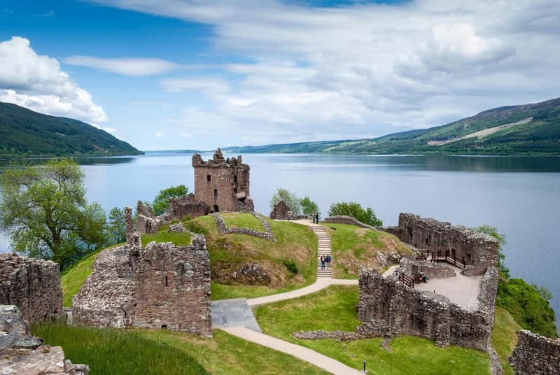 Inverness: Loch Ness Monster Cruise, Lunch, Urquhart Castle - What the private format really adds