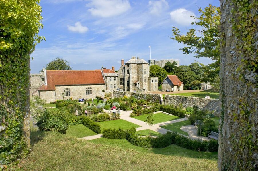 Isle of Wight: Carisbrooke Castle Entry Ticket - Explore Charles I’s prison story