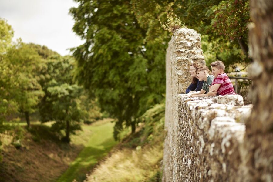 Isle of Wight: Carisbrooke Castle Entry Ticket - See the gatehouse and Carey’s Mansion ruins